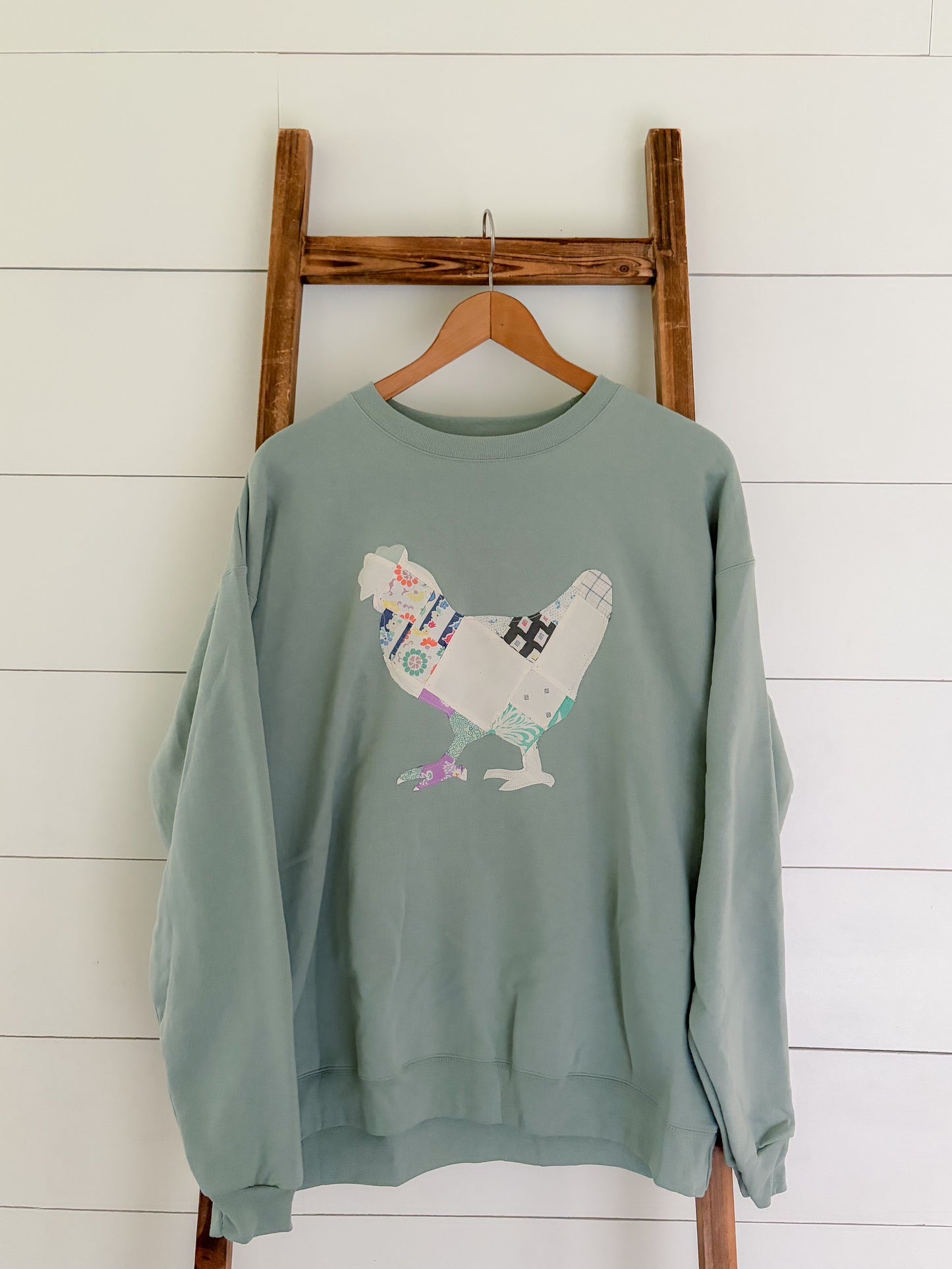 Size L Quilted Chicken Sweatshirt